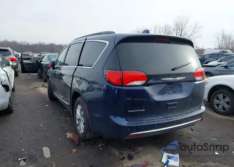 2017 Chrysler Pacifica Touring-L z USA, uszkodzony, nr VIN 2C4RC1BG9HR712345